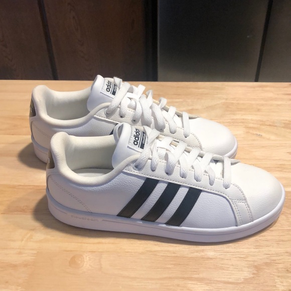 adidas Shoes - NWOB classic white and black cloud foam adidas 8W